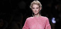 Encajes y rosas, el romanticismo de Valentino