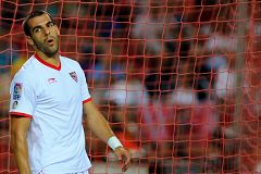 Negredo renueva con el Sevilla hasta 2016