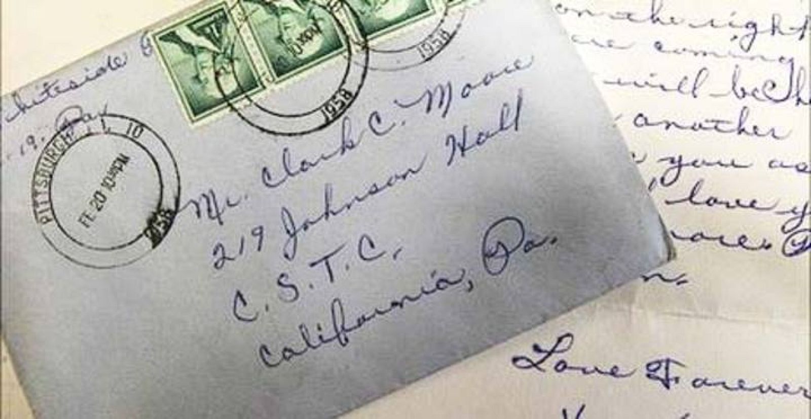 Carta manuscrita con el matasellos en el sobre