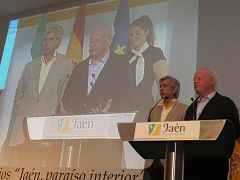 'Un país para comérselo' recibe el premio 'Jaén, paraíso interior'