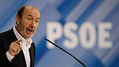 Rubalcaba: "Lo que Rajoy no cuenta, nos lo dice Esperanza, lo que oculta, lo desvela Cospedal"
