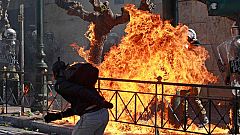 Los griegos pasan de la indignación a la furia en la mayor protesta desde el inicio de la crisis