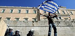 El Parlamento de Grecia da un primer paso para aprobar los ajustes presupuestarios antidéficit