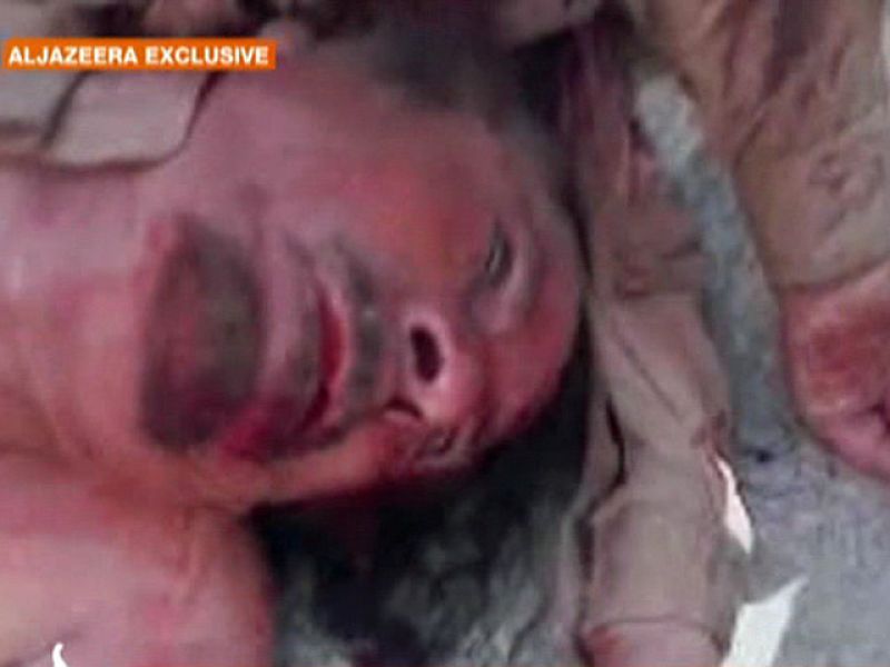 Los rebeldes liquidan a Gadafi y a su régimen