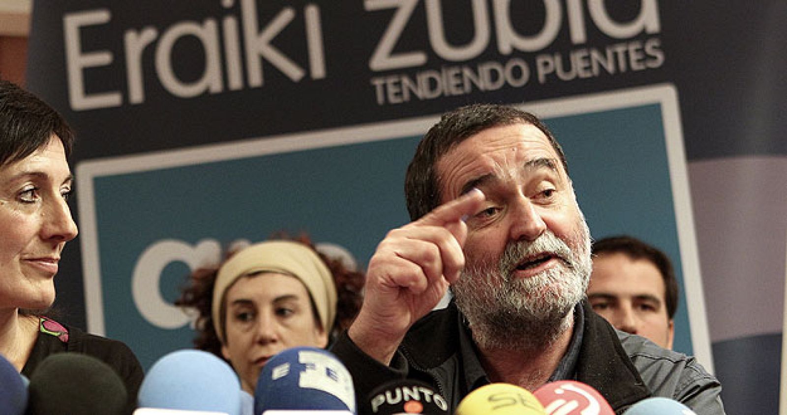 Amaiur dice que "las lupas" ahora "han cambiado de mano y de ojo"