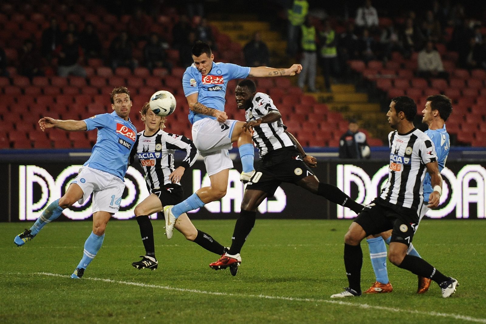 El medio del Nápoles Hamsik durante el encuentro que su equipo vencido 2-0 al Udinese.