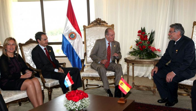 Los líderes iberoamericanos felicitan al rey y a Zapatero por el fin de ETA