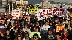 Los 'indignados' de Oakland paralizan el puerto de la ciudad en una protesta multitudinaria