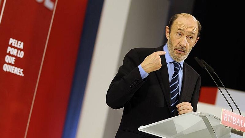 Rubalcaba: "Una cosa es ahorrar y otra es recortar derechos"
