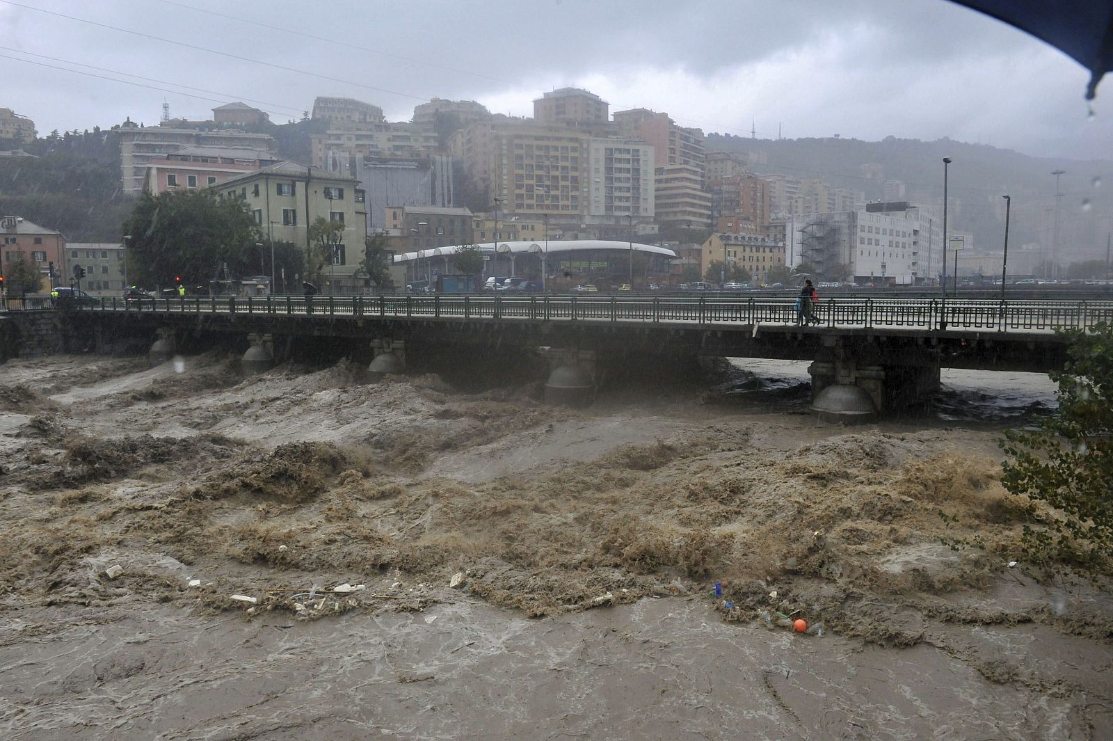 Una vista general de la corriente del río Bisagno en Génova