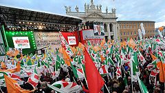 Decenas de miles de italianos piden a Berlusconi que "se vaya a casa"