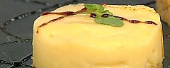 Flan de queso cheddar con galletas