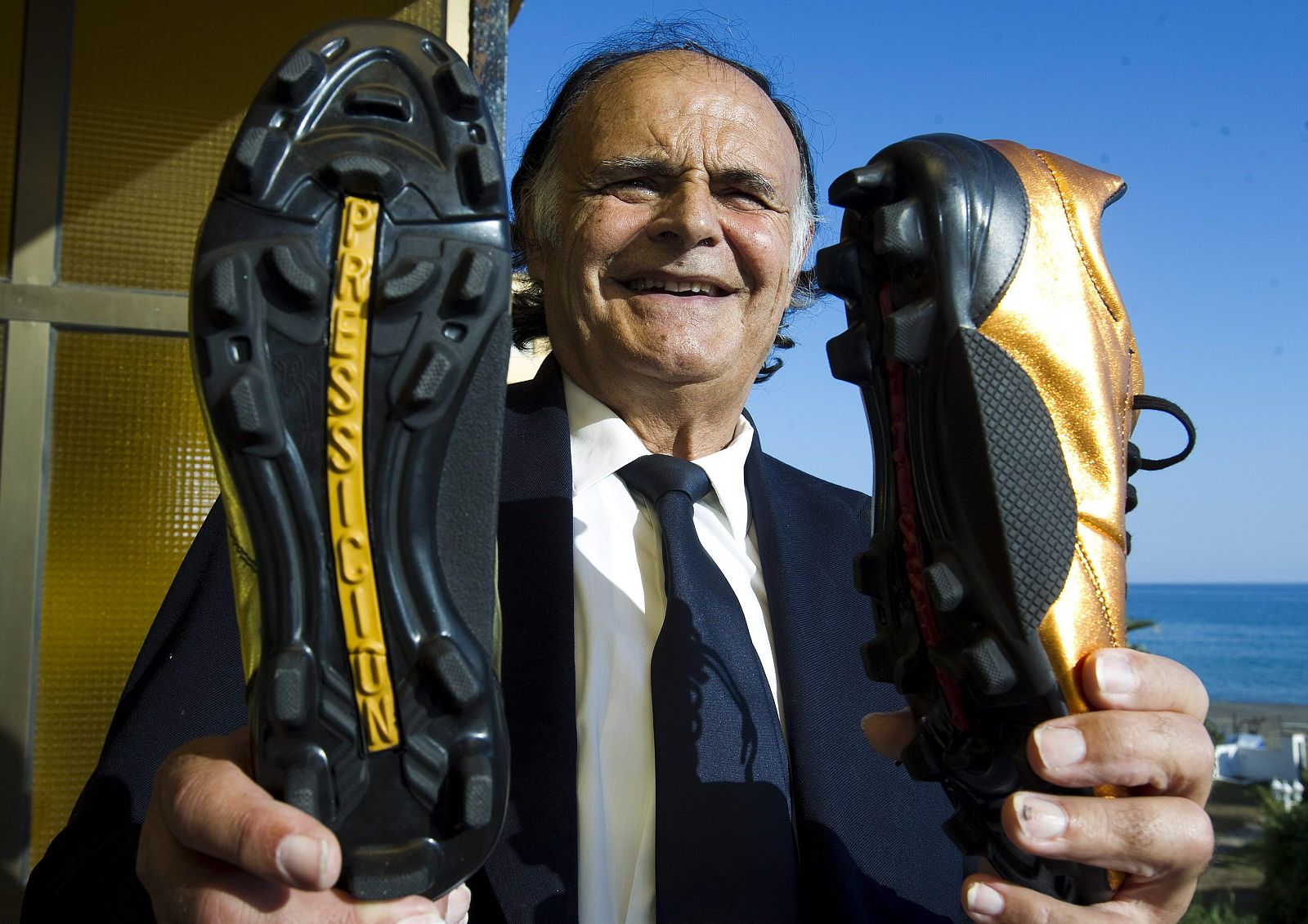 CREAN UNA BOTA DE FÚTBOL PLANA QUE DIRIGE MEJOR EL BALÓN A LA PORTERÍA