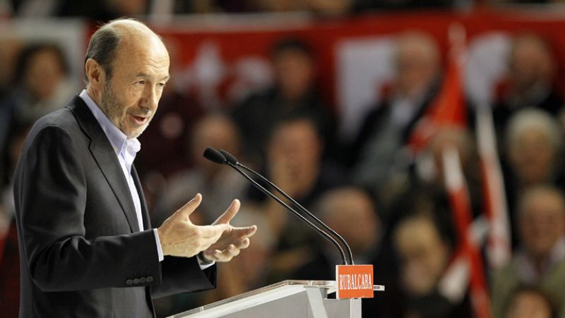 Rubalcaba propone modificar la financiación autonómica para elevar al 80% el gasto social