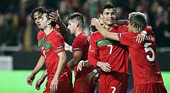 Cristiano tira de Portugal que se mete en la Eurocopa aplastando a Bosnia