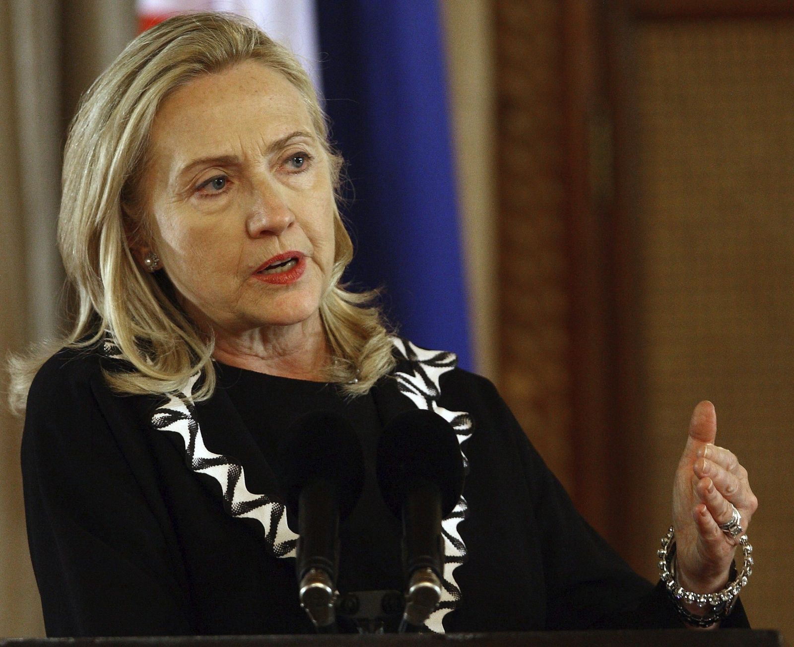 La secretaria de Estado estadounidense, Hillary Clinton, de visita oficial en Manila