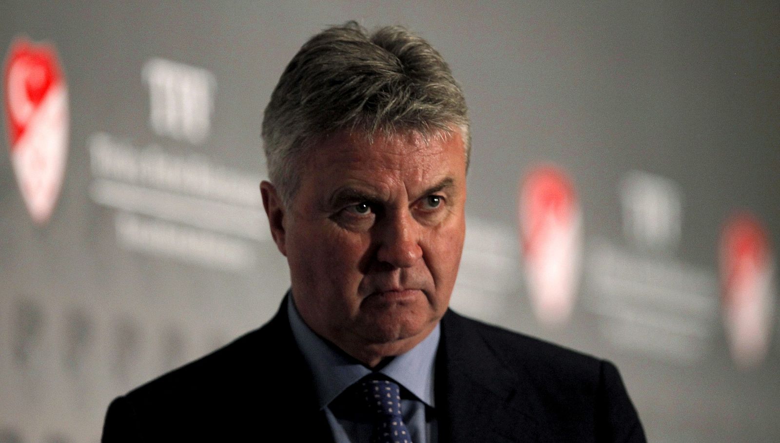 Guus Hiddink ha sido destituido como seleccionador de Turquía tras no conseguir la clasificación para la Eurocopa 2012.