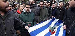 El FMI pide a Grecia un "amplio apoyo político" para el rescate y las protestas continúan
