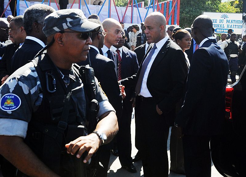 El presidente de Haití anuncia un plan para restaurar las fuerzas armadas del país 