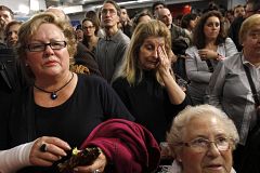 Tristeza y desolación en Ferraz y "vivas" a Rubalcaba tras la debacle del PSOE
