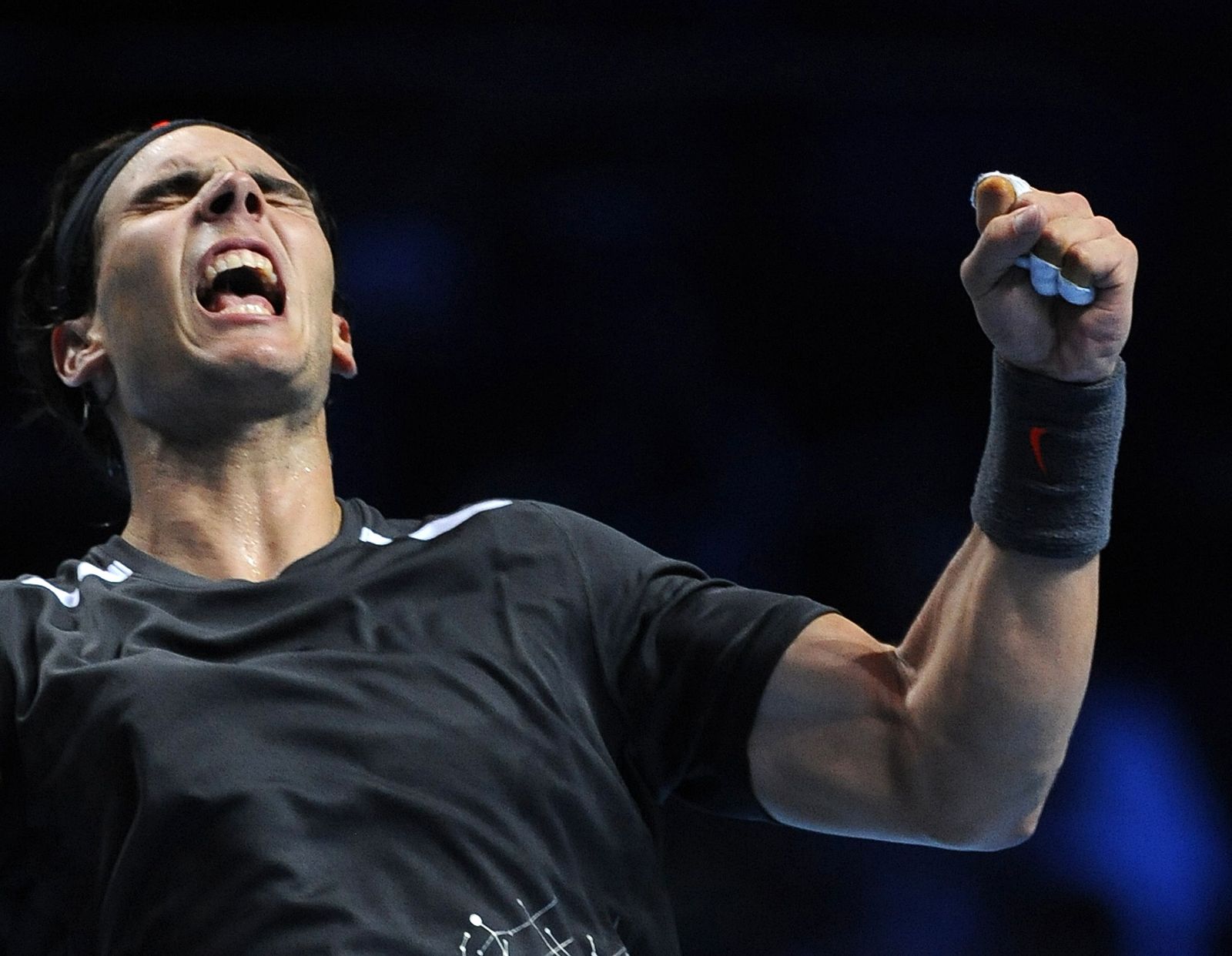 Rafael Nadal celebra su triunfo ante el estadounidense Mardy Fish en Copa de Maestros 2011 disputado en el O2 Arena de Londres.