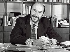 Rubalcaba, secretario general del PSOE tras 38 años de militancia socialista