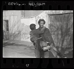 Se publica en español el libro de las fotografías perdidas de la "maleta mexicana" de Robert Capa
