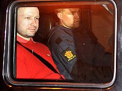 Breivik, a un paso de evitar la cárcel tras ser declarado demente por los psiquiatras