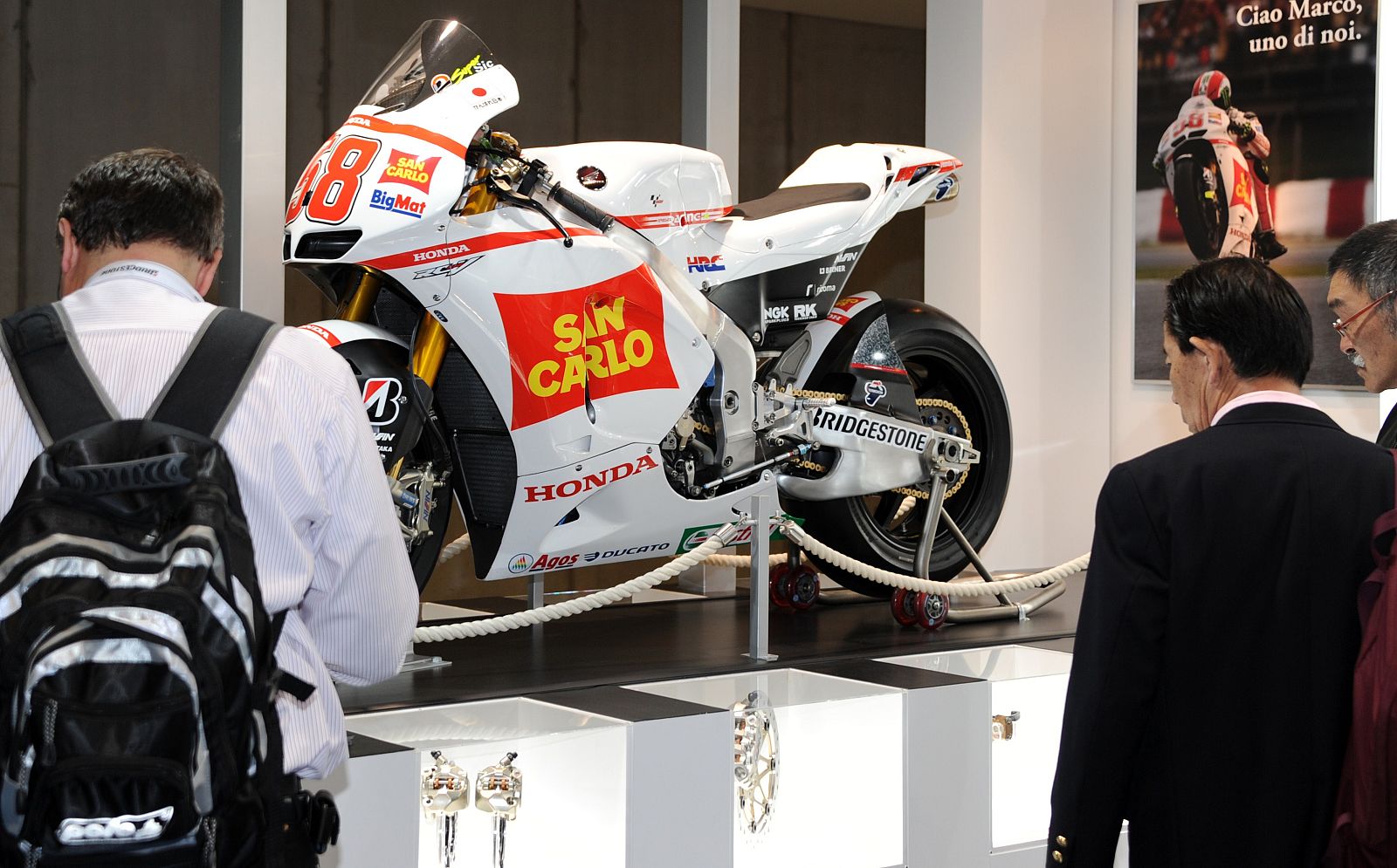 japan-auto-show-696077-01-07-20111130-054604