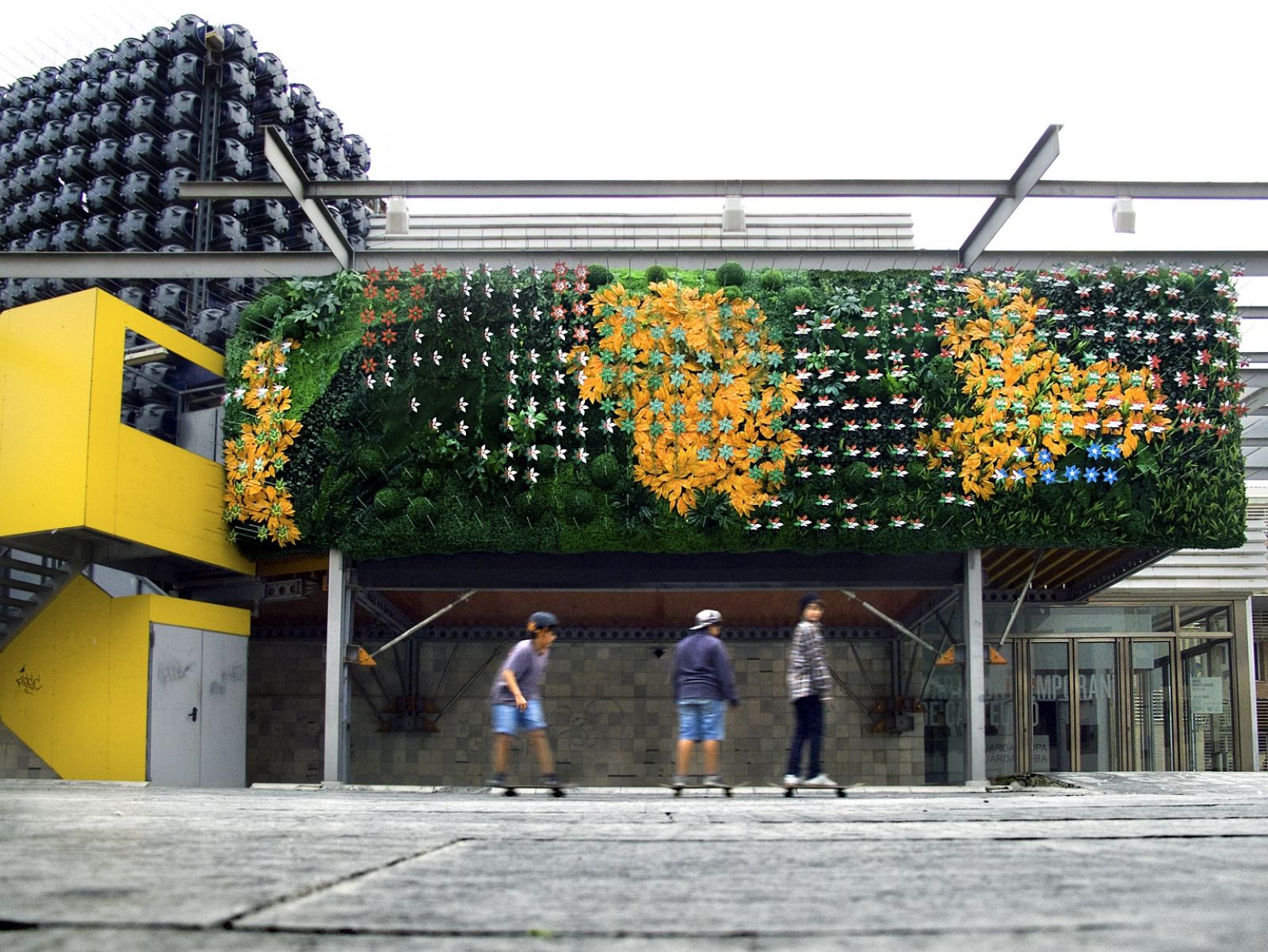 DIANA LARREA Primavera árabe Espai d¿Art Contemporani de CastellóI ntervención sobre la instalación de Santiago Cirugeda