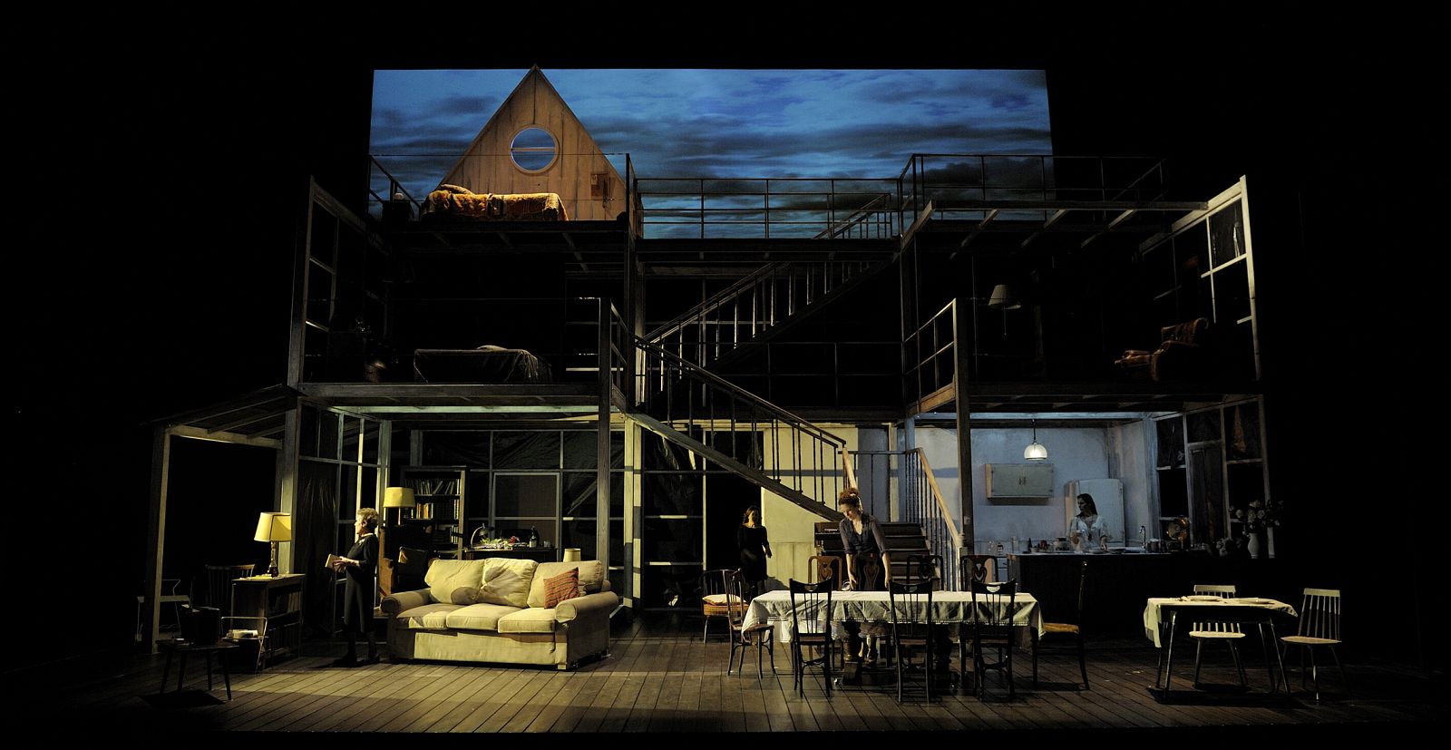 Quien pudo ver en Nueva York la representación de 'Agosto' -como Irene Escolar- quedó impresionado por la escenografía de esta producción