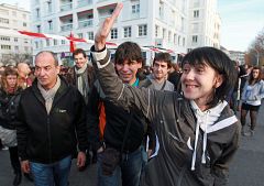 Aurore Martin y Josu Esparza, en busca y captura en España, se manifiestan en Bayona