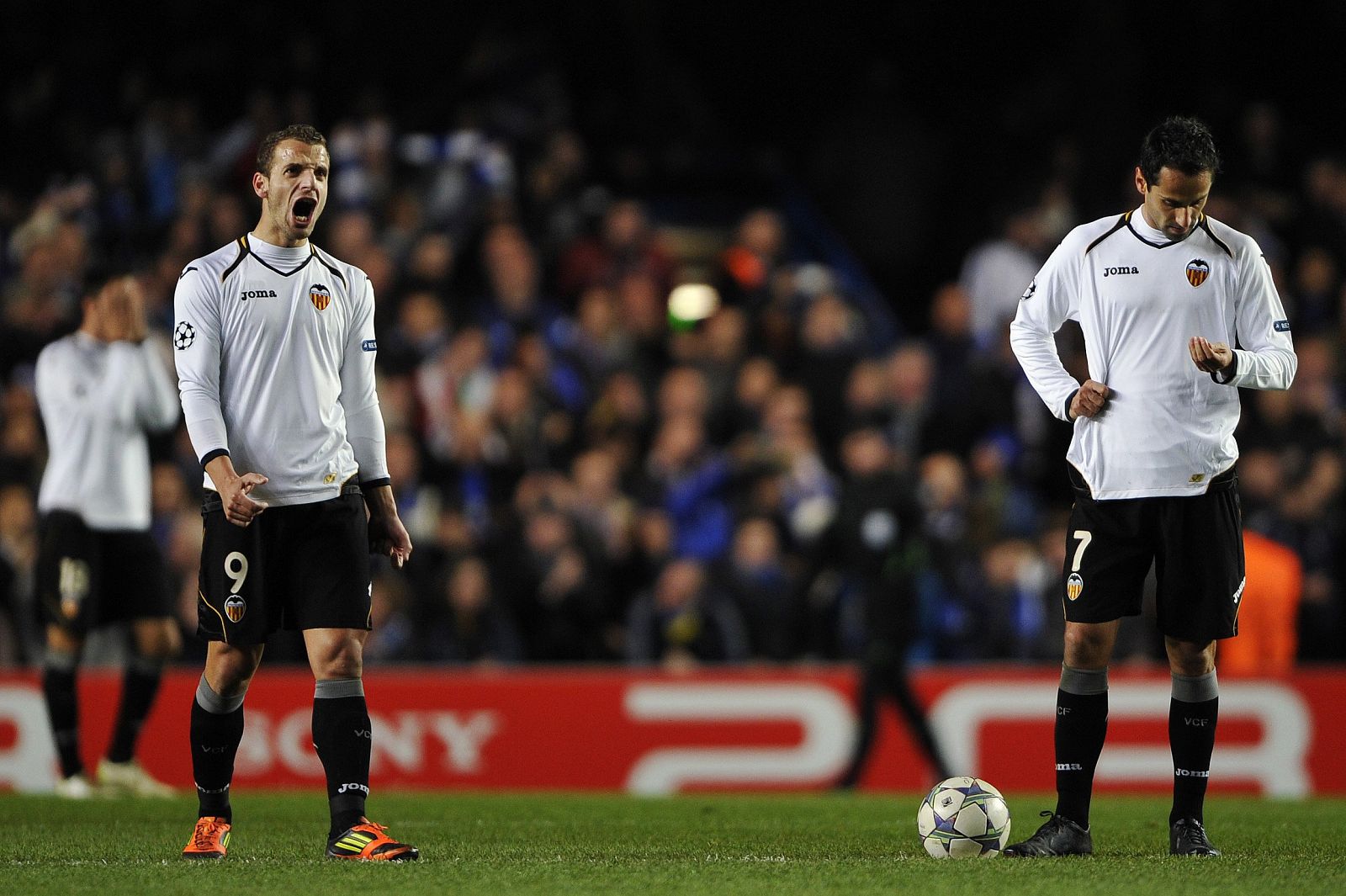 Los jugadores del Valencia, Roberto Soldado y Jonas, en una imagen de archivo.