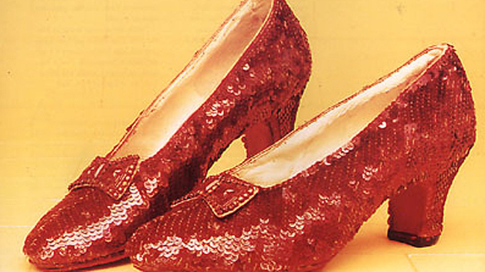 Réplica de los míticos chapines rojos de 'El mago de Oz'