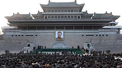 Corea del Norte vela el cuerpo sin vida de su líder y mira a la sucesión