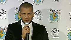 Alves: "Somos campeones del mundo y eso molesta, la envidia es muy mala"