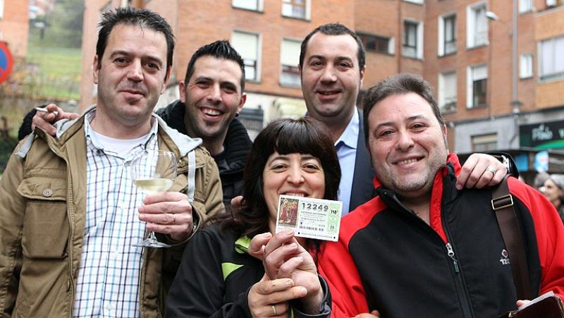 El 12.249, vendido en Bilbao, y el 66.832, en Cartagena y Tenerife, los dos cuartos de la Lotería 