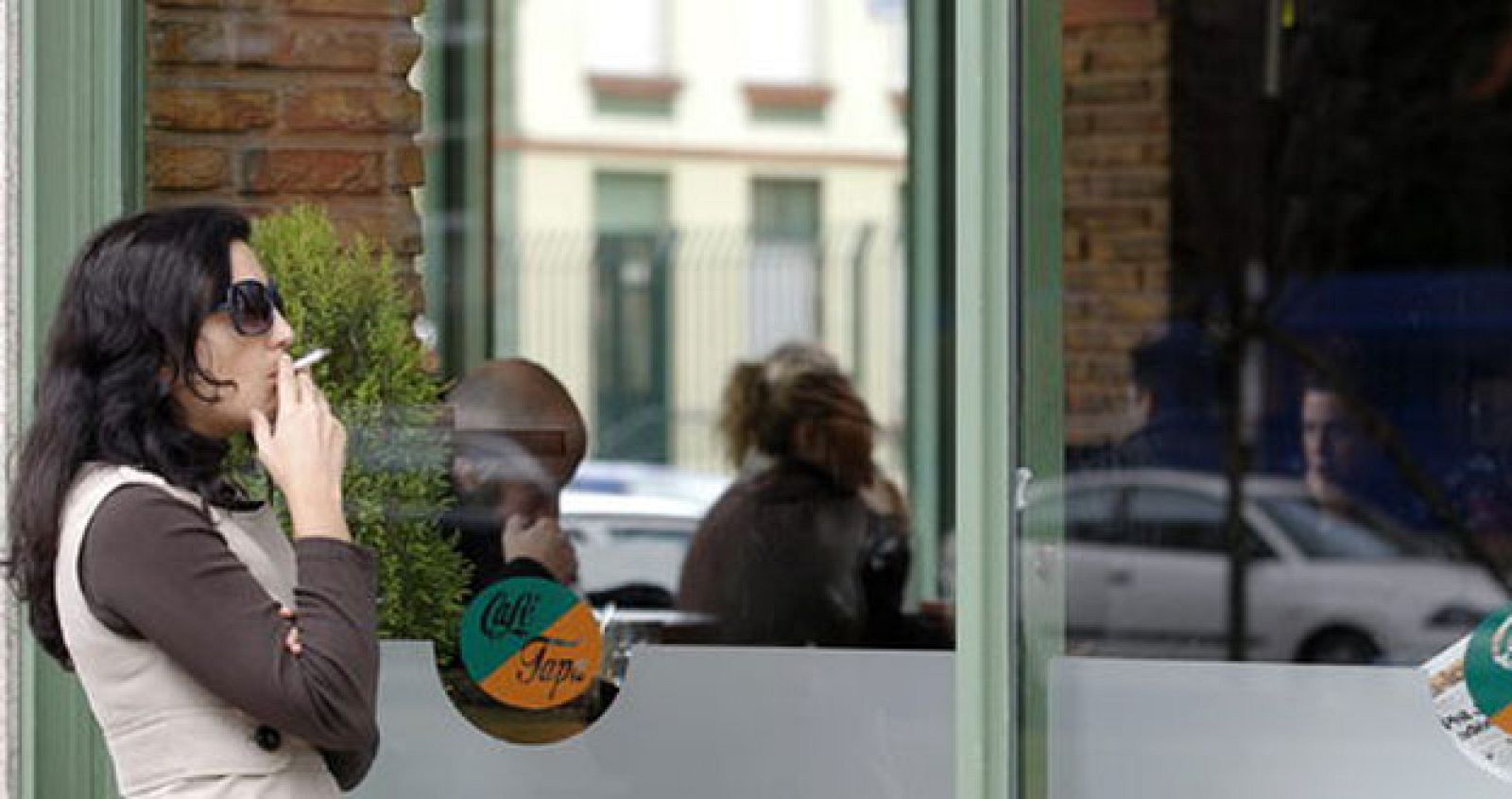 Los bares, territorio vedado para los fumadores