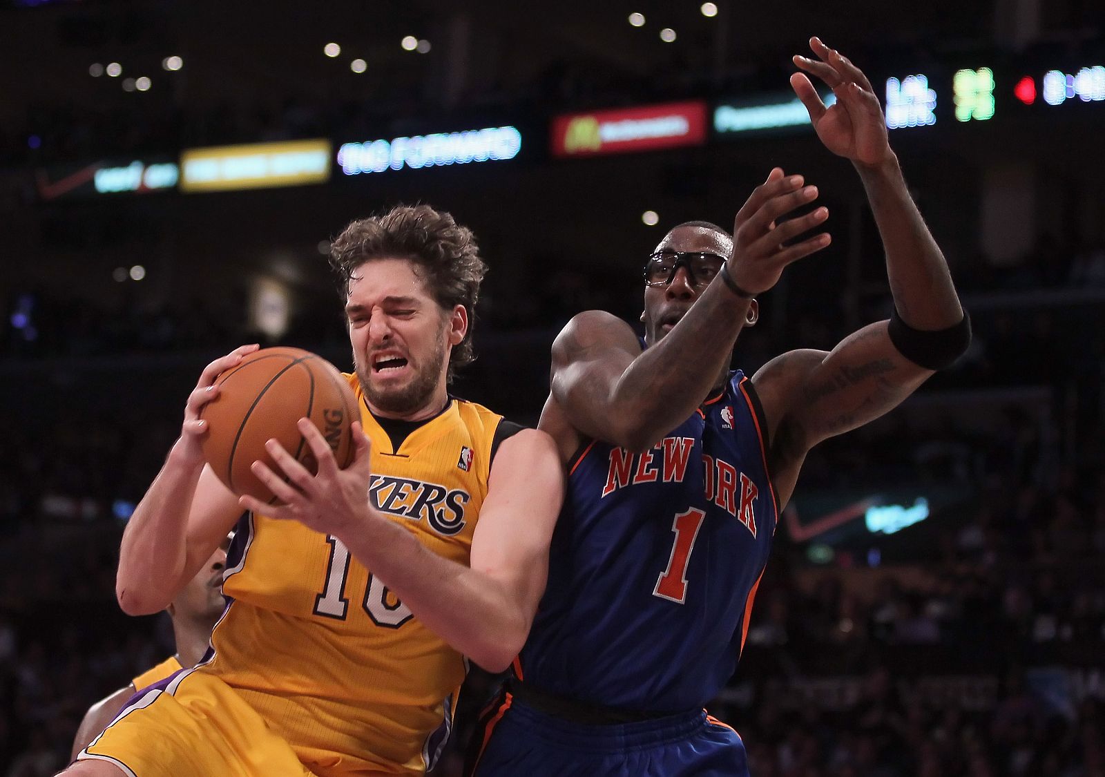 New York Knicks v Los Angeles Lakers