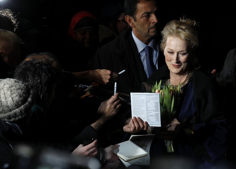 Meryl Streep reivindica a Margaret Thatcher en el estreno de "The Iron Lady" y Cameron alaba su trabajo