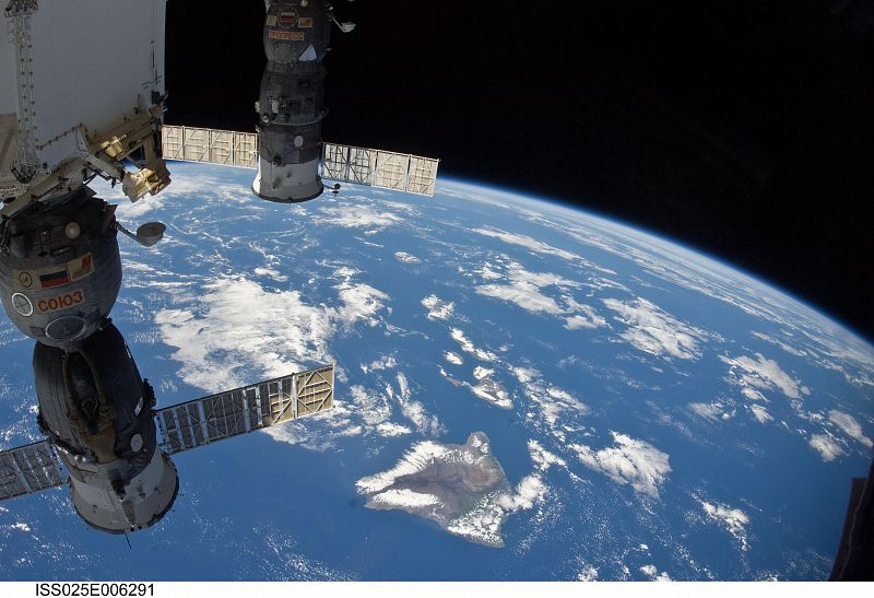 La ISS corrige su órbita para evitar la basura espacial