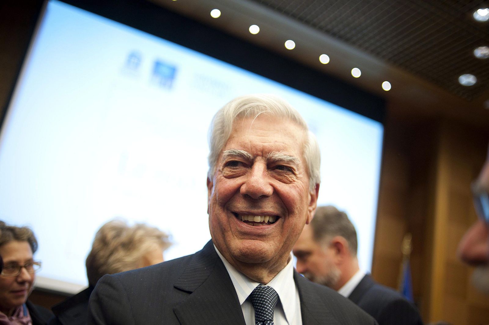 VARGAS LLOSA ASISTE A ENCUENTRO "REALIDADES PARALELAS"