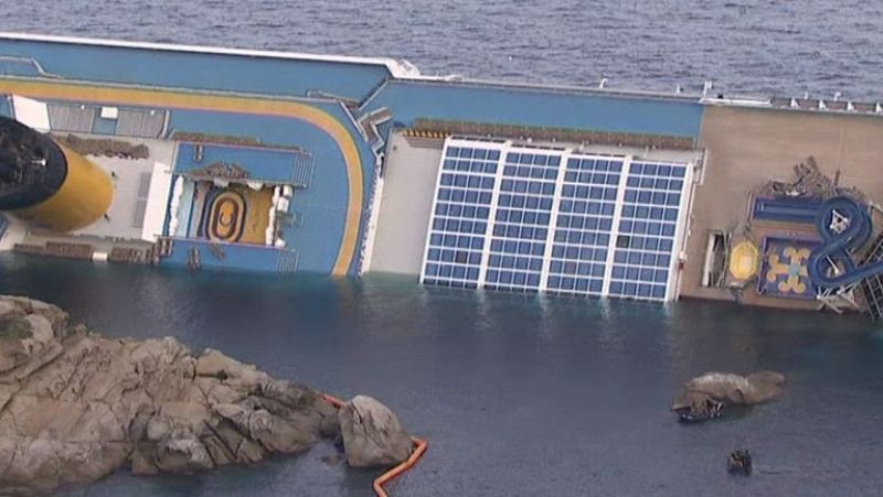 El testimonio de una mujer que estaba con el capitán da un giro a la investigación del naufragio 