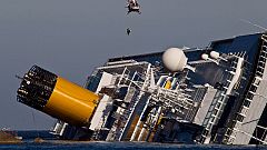 El capitán del Costa Concordia avisó a la naviera de la colisión: "La he liado"