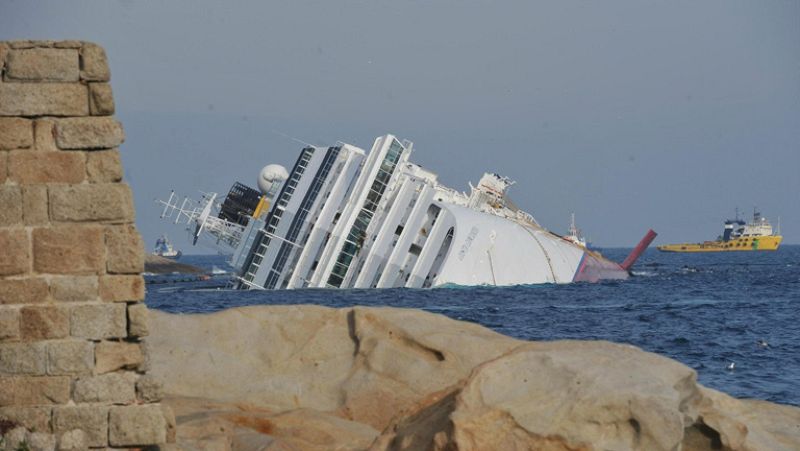 Los bomberos abandonan la búsqueda submarina de los desaparecidos en el Concordia 