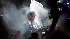 Hollande, cubierto de harina por una mujer francesa "desesperanzada" con los socialistas
