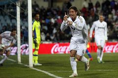 El Madrid avanza hacia la Liga con una trabajada victoria en Getafe
