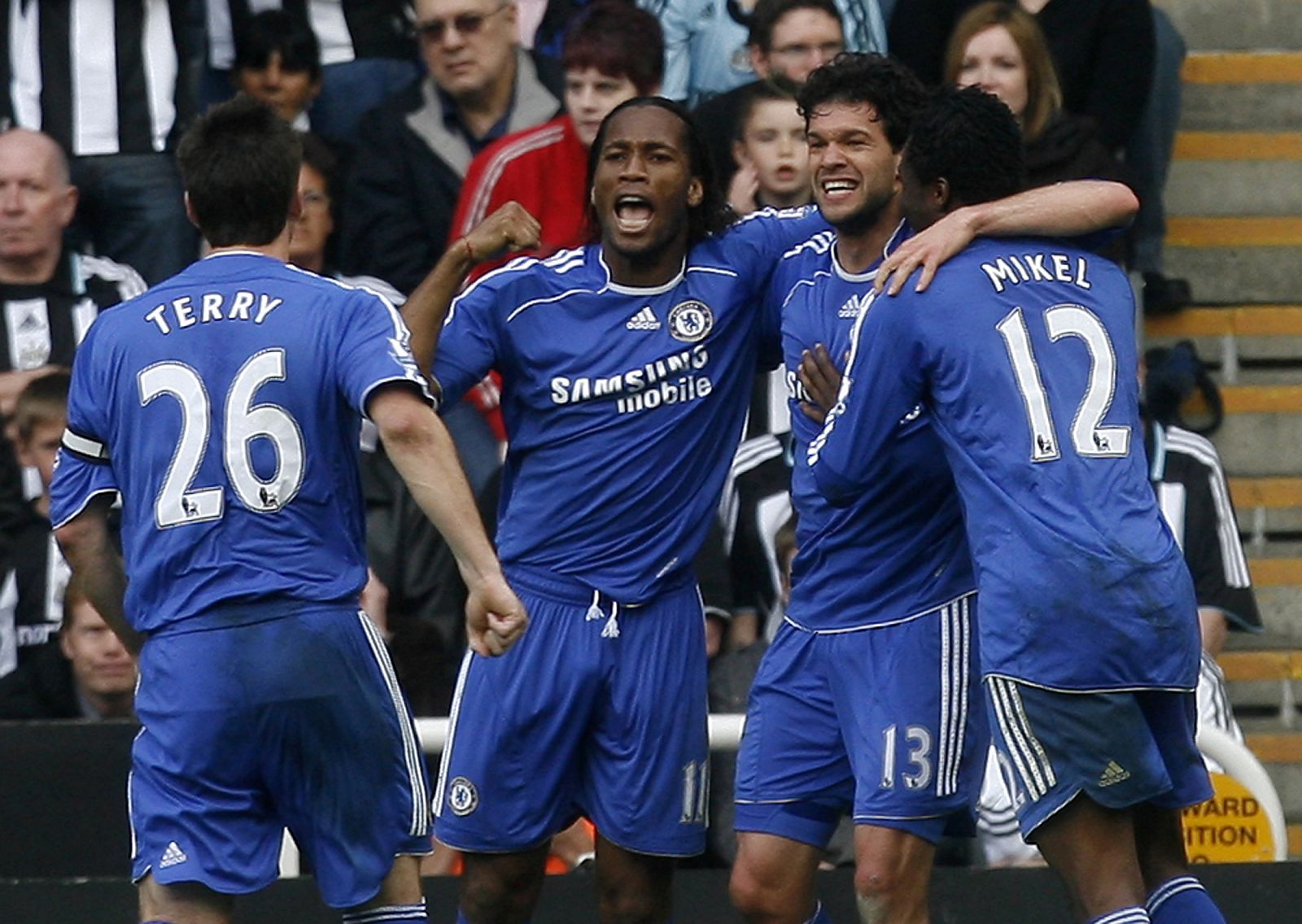 El Chelsea de Drogba y Ballack quiere ganarle la Premier League al Manchester
