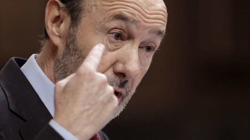 Rubalcaba pide a Rajoy que presente "ya" los presupuestos y no espere a las andaluzas