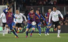 El Barcelona derriba al Valencia para llegar a la final de Copa (2-0)